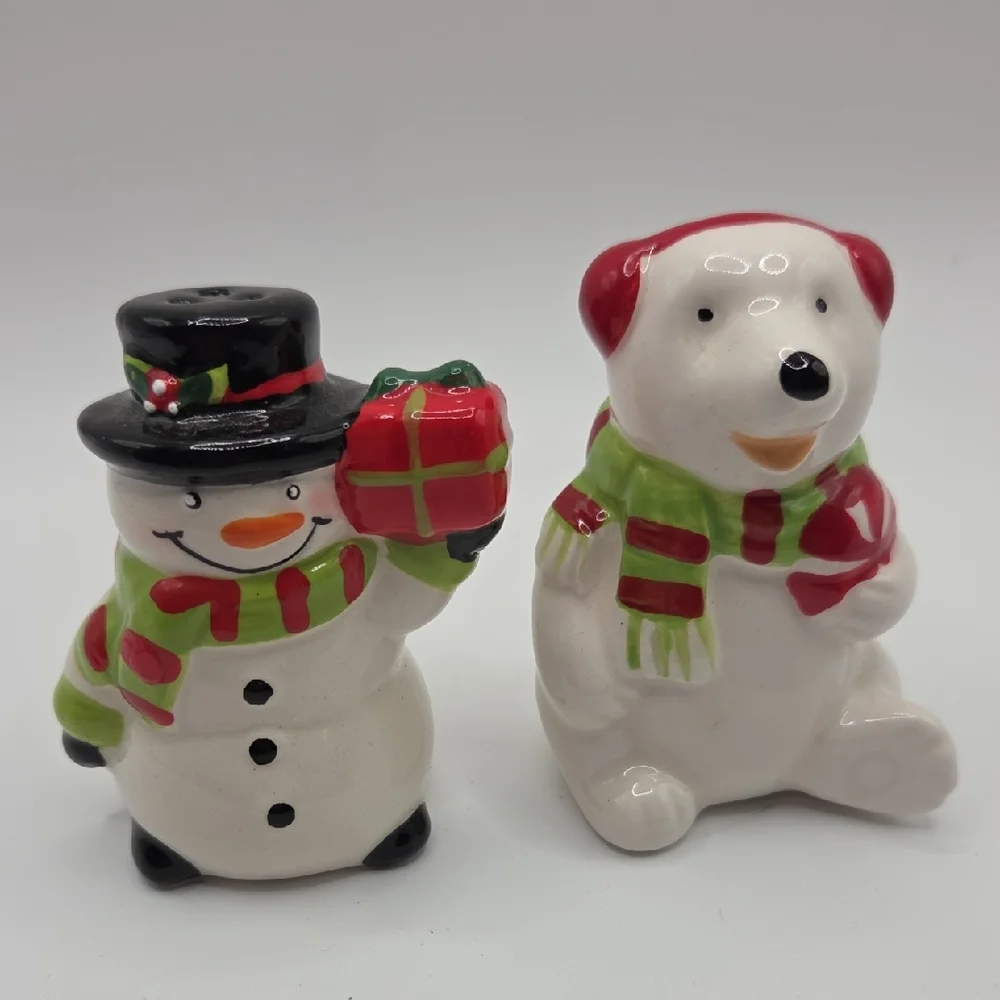 Salt And Pepper Shakers Snowman and Polar Bear